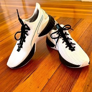 Puma Defy Womens Sneakers - Size 9.5